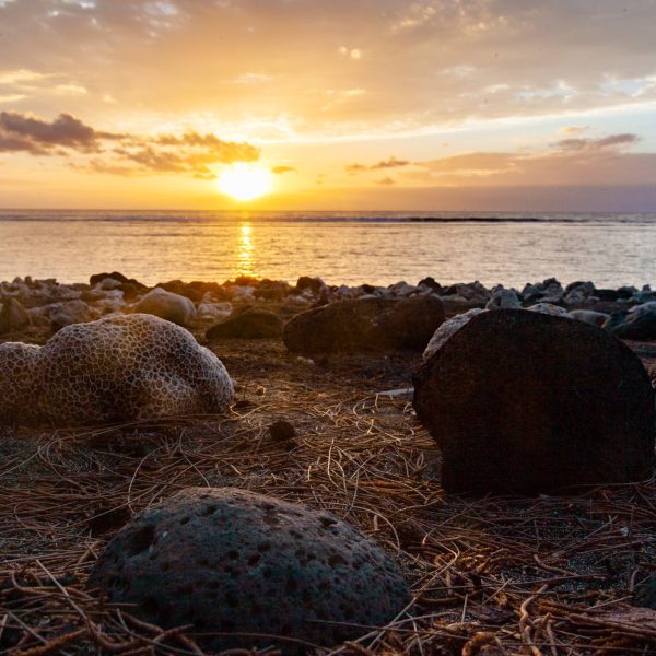 Coucher de soleil sur une plage à la Réunion